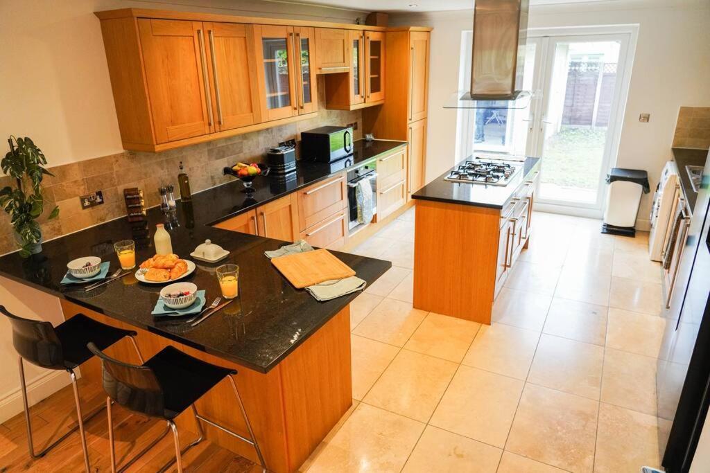 Large 4-Bed House For Up To 7 Guests W 2X Parking Villa Oxford Exterior photo